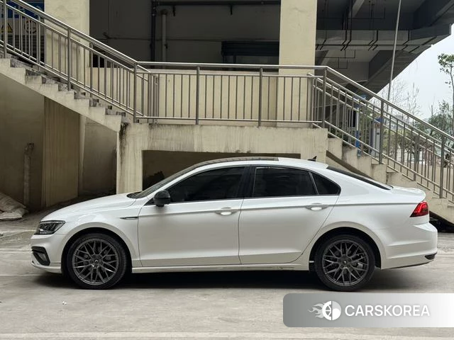 Volkswagen Lingdu 2021 Белый из Китая, фото 3