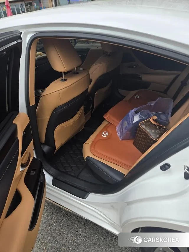 Lexus New ES300h 2025 Белый из Кореи, фото 3