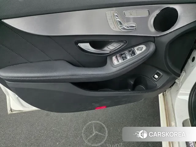 Mercedes-Benz C-Class W205 2021 Белый из Кореи, фото 3