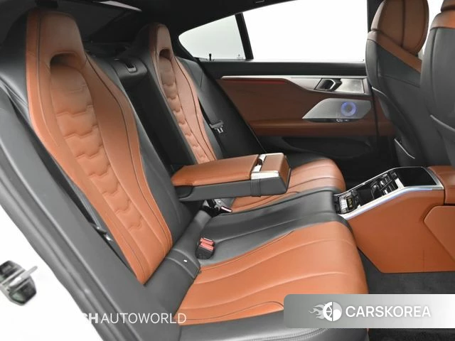 BMW 8 Series (G15) 2023 Белый из Кореи, фото 3