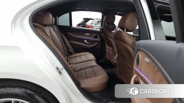 Mercedes-Benz E-Class W213 2023 Белый из Кореи, фото 3