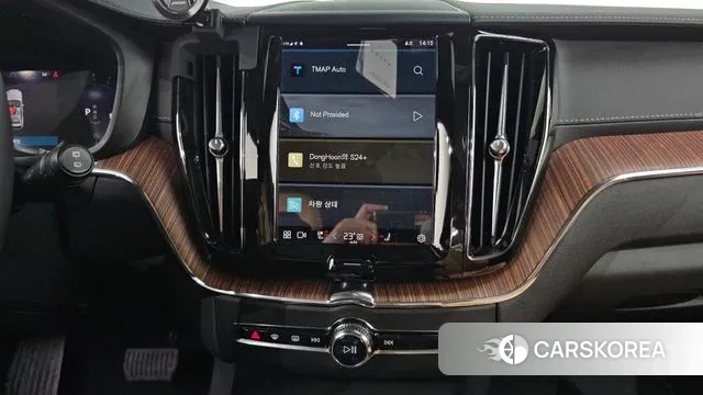 Volvo XC60 second Generation 2023 Белый из Кореи, фото 3