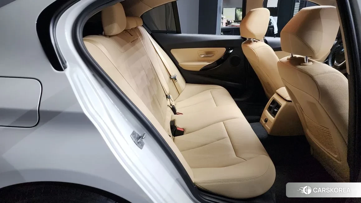 BMW 3 Series (F30) 2018 Белый из Кореи, фото 3