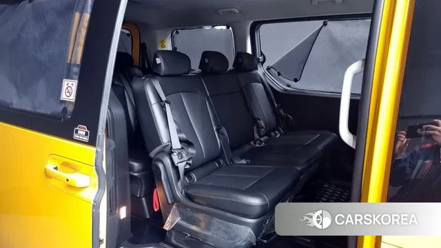 Hyundai Staria 2023 Желтый из Кореи, фото 3