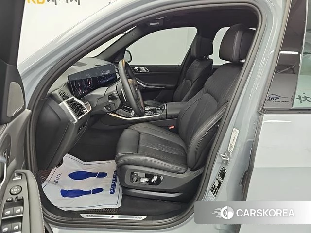 BMW X5 (G05) 2024 Светло-серебряный цвет из Кореи, фото 3