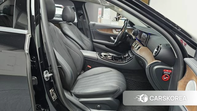 Mercedes-Benz E-Class W213 2019 Черный из Кореи, фото 3