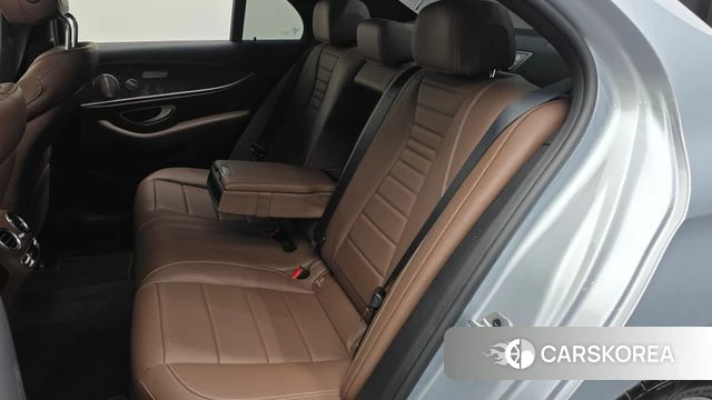 Mercedes-Benz E-Class W213 2022 Серебряный из Кореи, фото 3