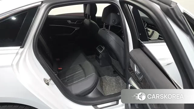 Audi A6 (C8) 2021 Белый из Кореи, фото 3