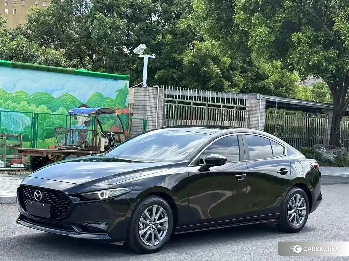 Mazda 3 2022 Черный из Китая, фото 3