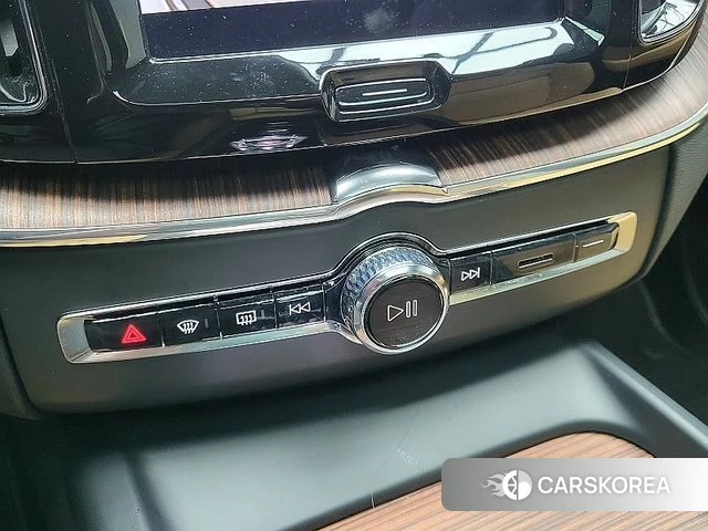 Volvo XC60 second Generation 2023 Черный из Кореи, фото 3