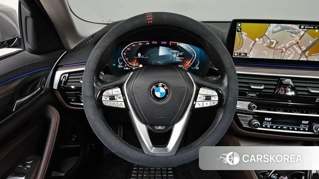 BMW 5 Series (G30) 2021 Серебряный из Кореи, фото 3