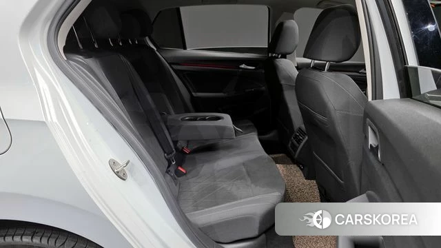 Volkswagen Golf 8th Generation 2022 Белый из Кореи, фото 3