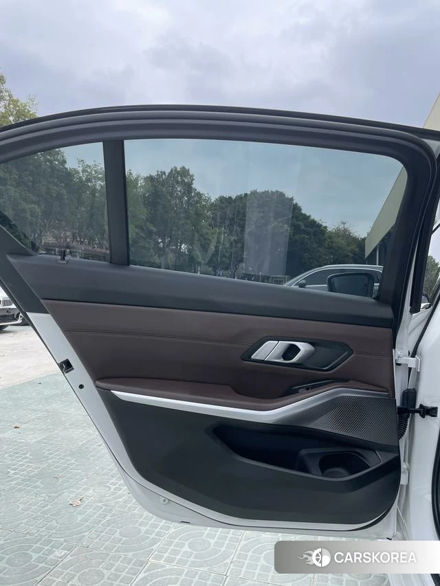 BMW 3 series 2023 Белый из Китая, фото 3
