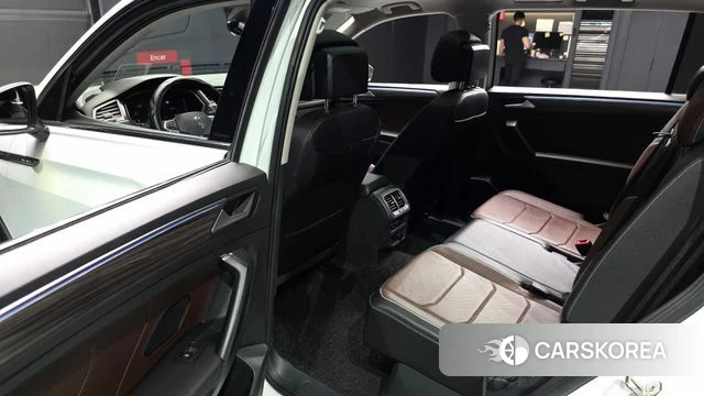 Volkswagen Tiguan Allspace 2023 Белый из Кореи, фото 3
