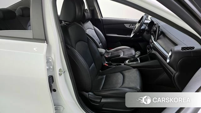 Kia The New K3 2nd generation 2021 Белый из Кореи, фото 3