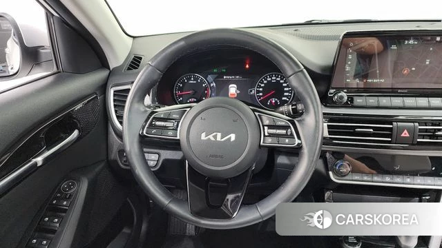 Kia Seltos 2022 Белый из Кореи, фото 3