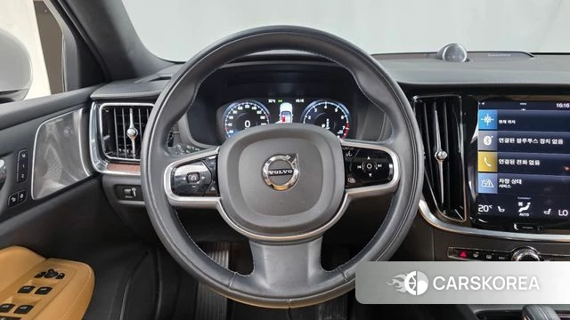 Volvo V60 Cross-Country 2nd Generation 2020 Белый из Кореи, фото 3