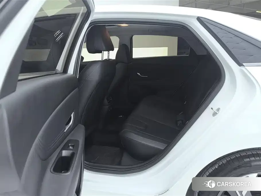 Hyundai Elantra 2026 Белый из Китая, фото 3