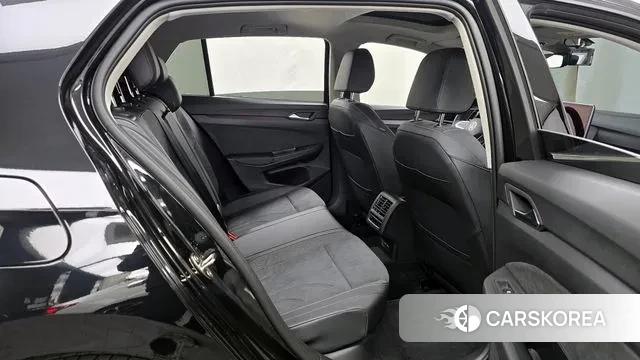 Volkswagen Golf 8th Generation 2025 Черный из Кореи, фото 3