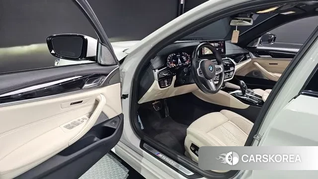 BMW 5 Series (G30) 2023 Белый из Кореи, фото 3