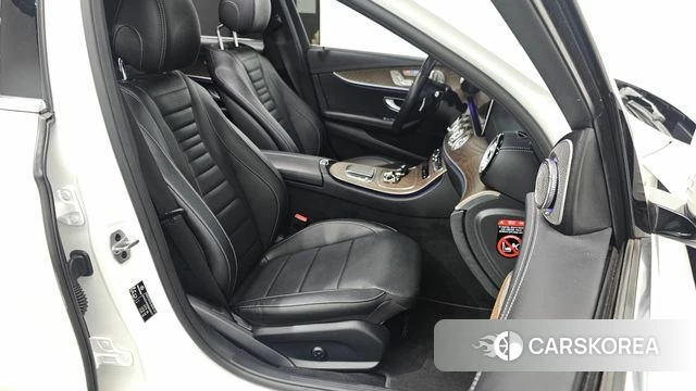Mercedes-Benz E-Class W213 2022 Белый из Кореи, фото 3