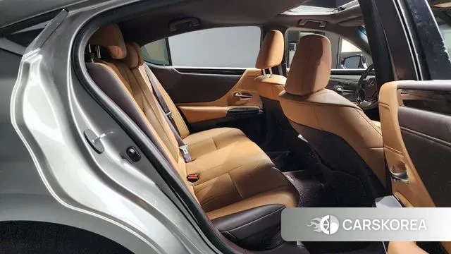 Lexus ES300h 7th generation 2021 Песочный из Кореи, фото 3