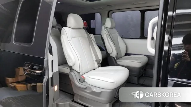 Hyundai Staria 2023 Черный из Кореи, фото 3