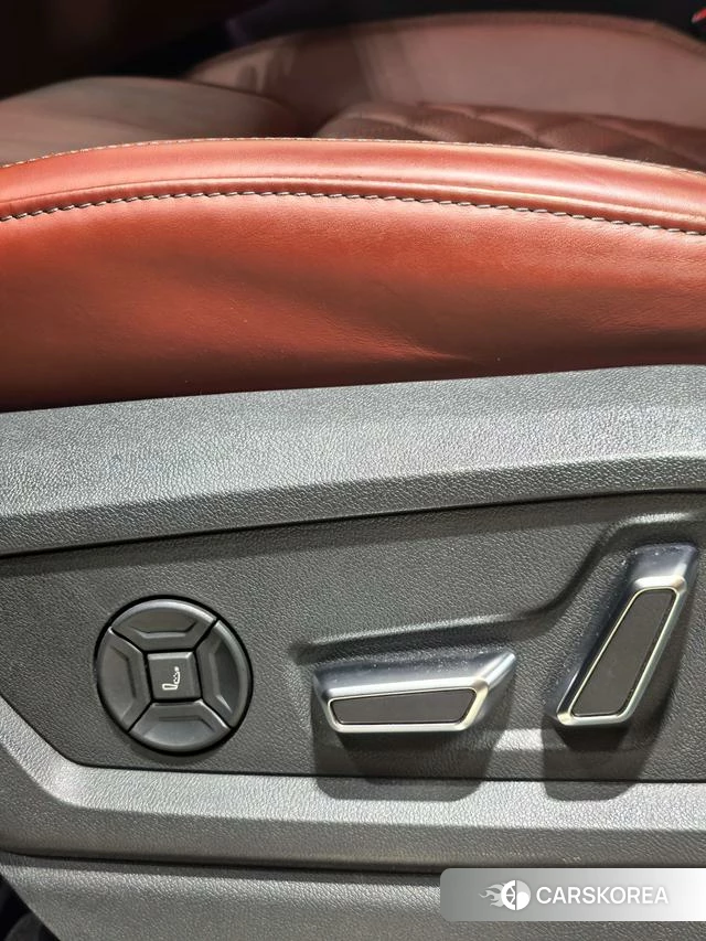 Audi Q6 2024 Темно-серый из Китая, фото 3