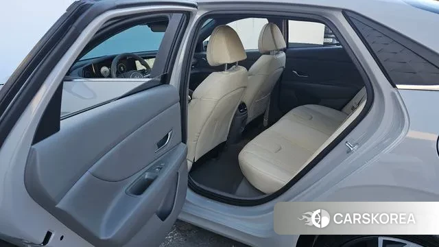 Hyundai The New Avante (CN7) 2023 Серебристо-серый из Кореи, фото 3