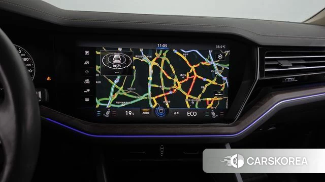Volkswagen Touareg 3rd generation 2020 Белый из Кореи, фото 3