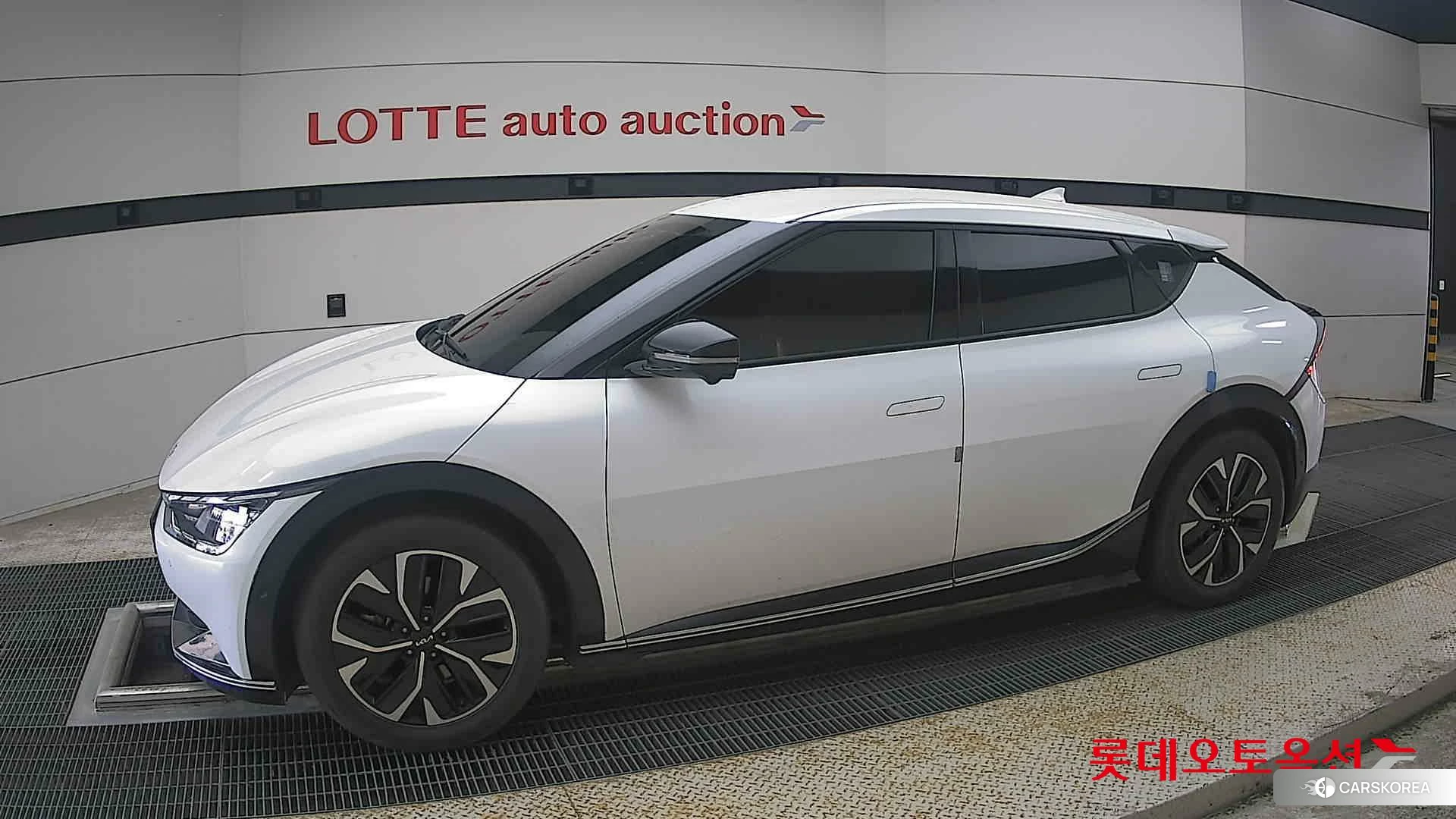 Kia EV6 2022 Snow White Pearl из Кореи, фото 3