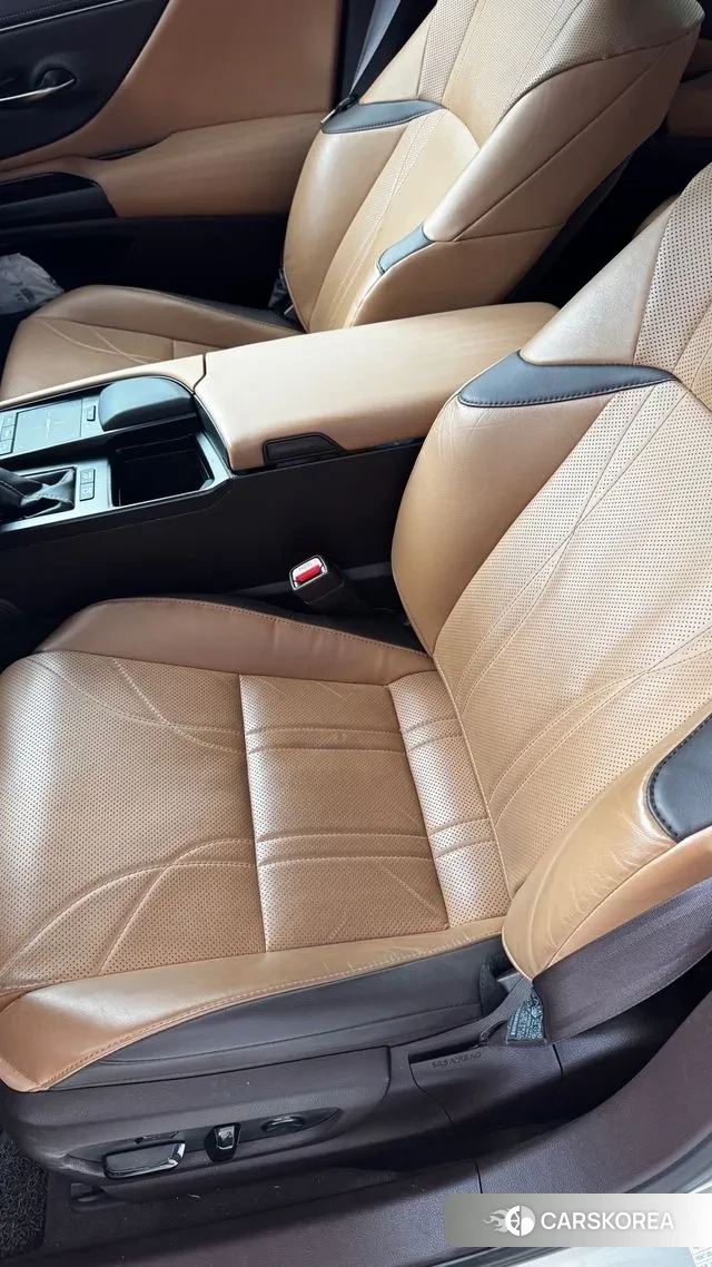 Lexus ES300h 7th generation 2020 Песочный из Кореи, фото 3