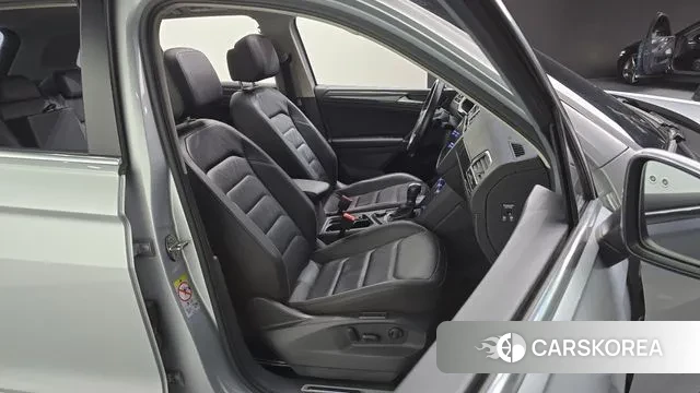 Volkswagen Tiguan second Generation 2018 Серебристо-серый из Кореи, фото 3