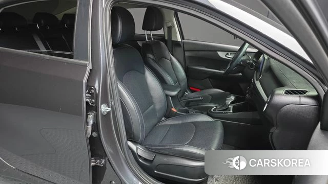 Kia The New K3 2nd generation 2022 Серый из Кореи, фото 3