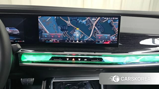 BMW 7 Series (G70) 2025 Светло-серебряный цвет из Кореи, фото 3