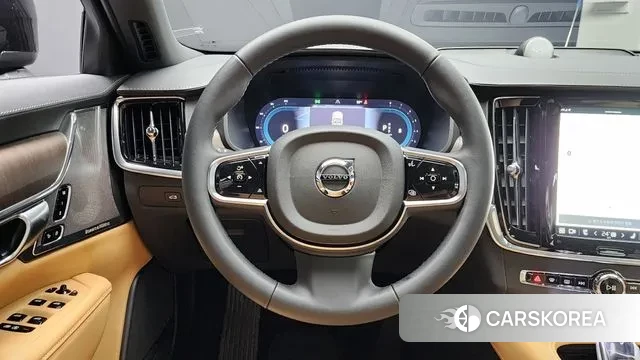 Volvo V90 Cross-Country 2024 Черный из Кореи, фото 3