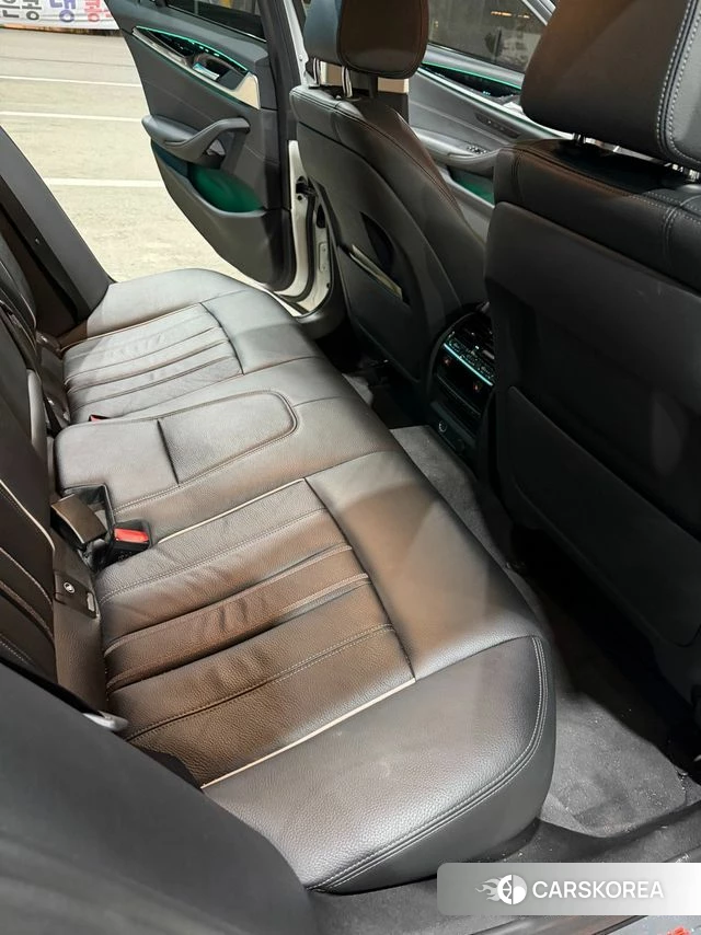 BMW 5 Series (G30) 2018 Белый из Кореи, фото 3