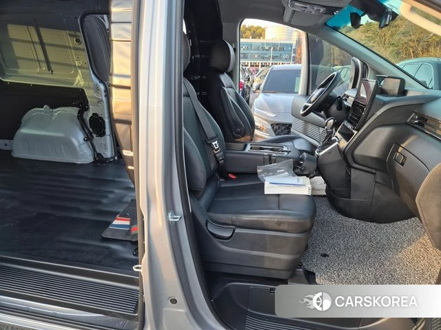 Hyundai Staria 2024 Серебристо-серый из Кореи, фото 3