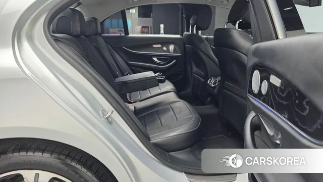 Mercedes-Benz E-Class W213 2018 Серебряный из Кореи, фото 3