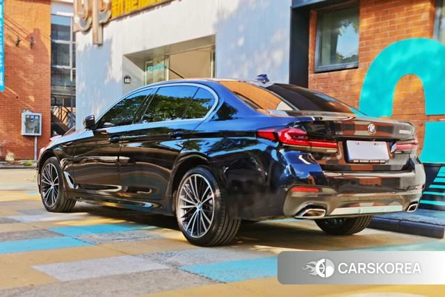 BMW 5 series 2022 Черный из Китая, фото 3
