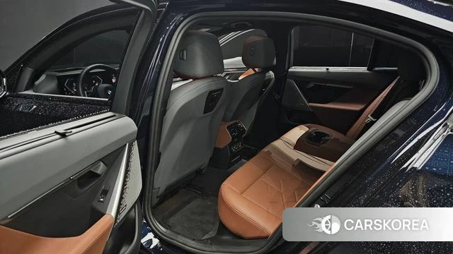 BMW 5 Series (G60) 2024 Черный из Кореи, фото 3