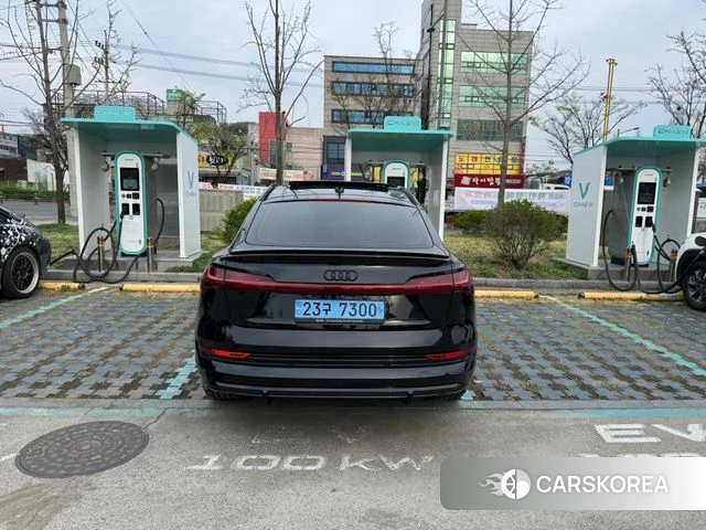 Audi e-Tron 2021 Черный из Кореи, фото 3