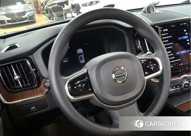 Volvo XC60 second Generation 2023 Серебристо-серый из Кореи, фото 3