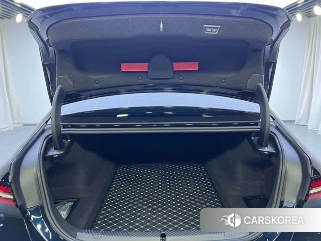 BMW 5 series 2025 Черный из Китая, фото 3