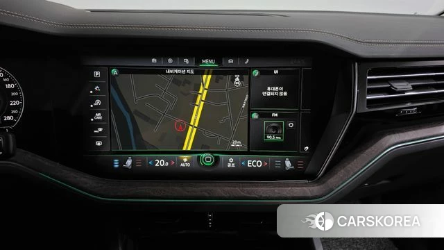 Volkswagen Touareg 3rd generation 2023 Черный из Кореи, фото 3