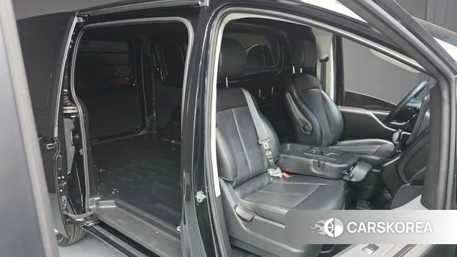 Hyundai Staria 2022 Черный из Кореи, фото 3