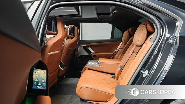 BMW 7 Series (G70) 2025 Черный из Кореи, фото 3