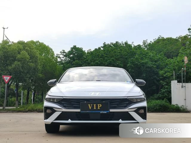 Hyundai Elantra 2023 Белый из Китая, фото 3