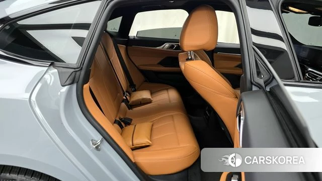 BMW i4 2022 Светло-серебряный цвет из Кореи, фото 3