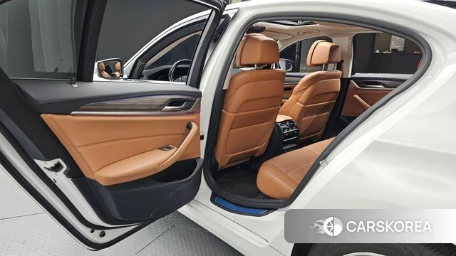 BMW 5 Series (G30) 2019 Белый из Кореи, фото 3